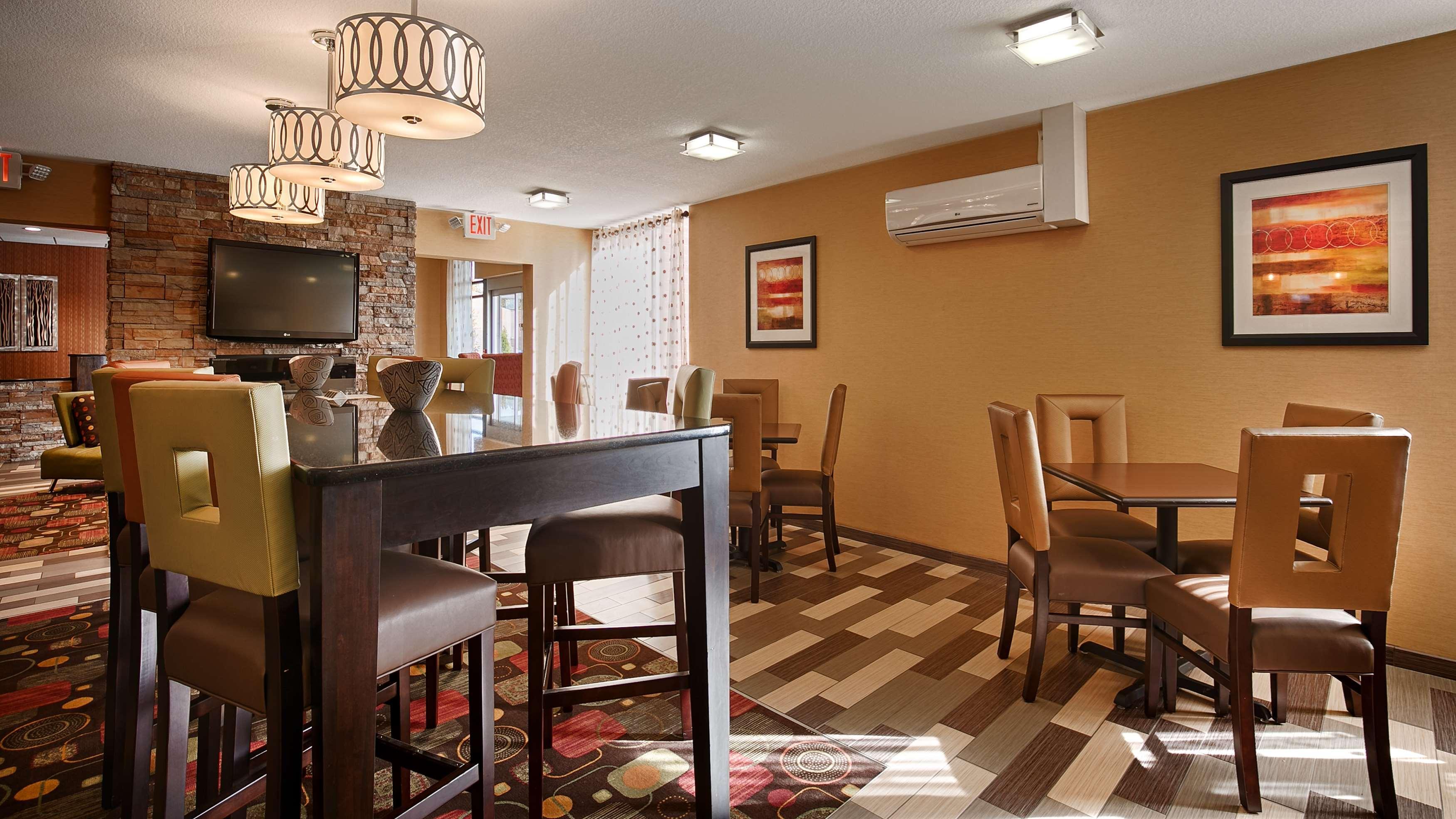 Best Western Luxbury Inn Fort Wayne Exterior photo