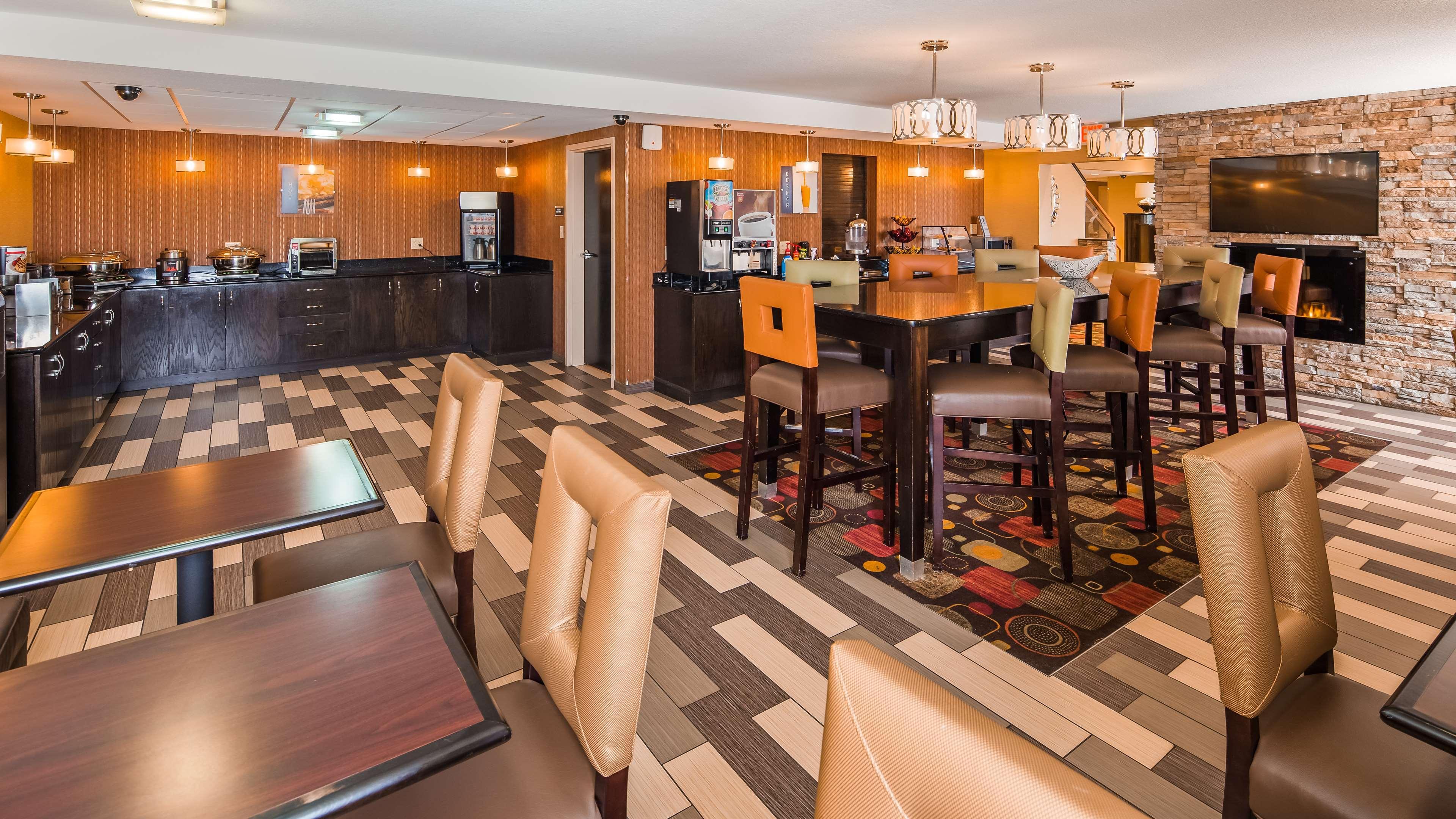 Best Western Luxbury Inn Fort Wayne Exterior photo