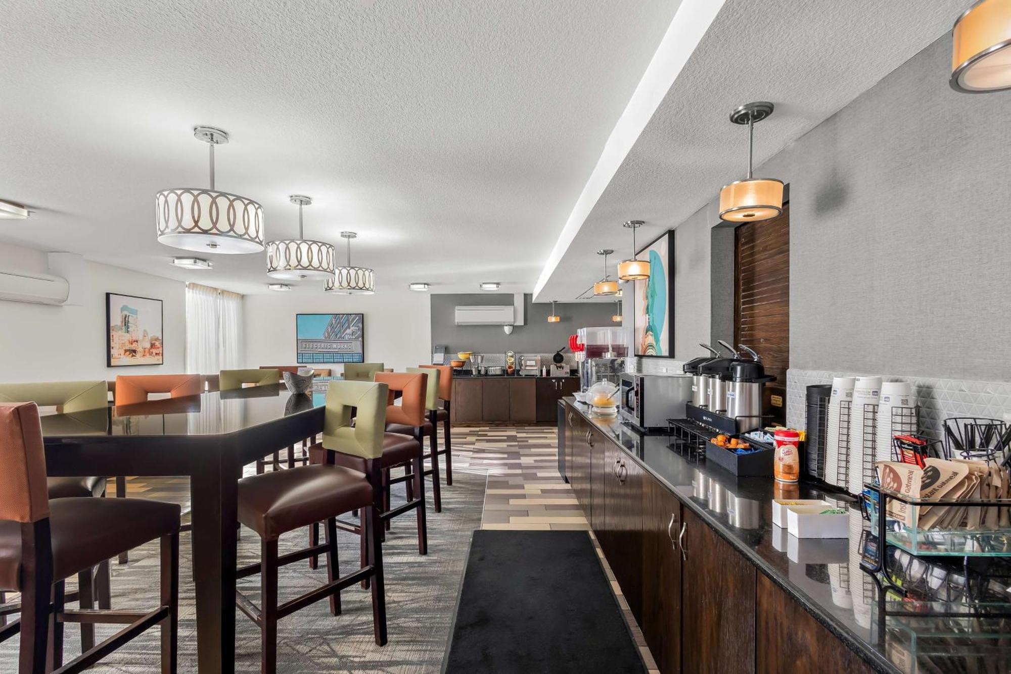 Best Western Luxbury Inn Fort Wayne Exterior photo