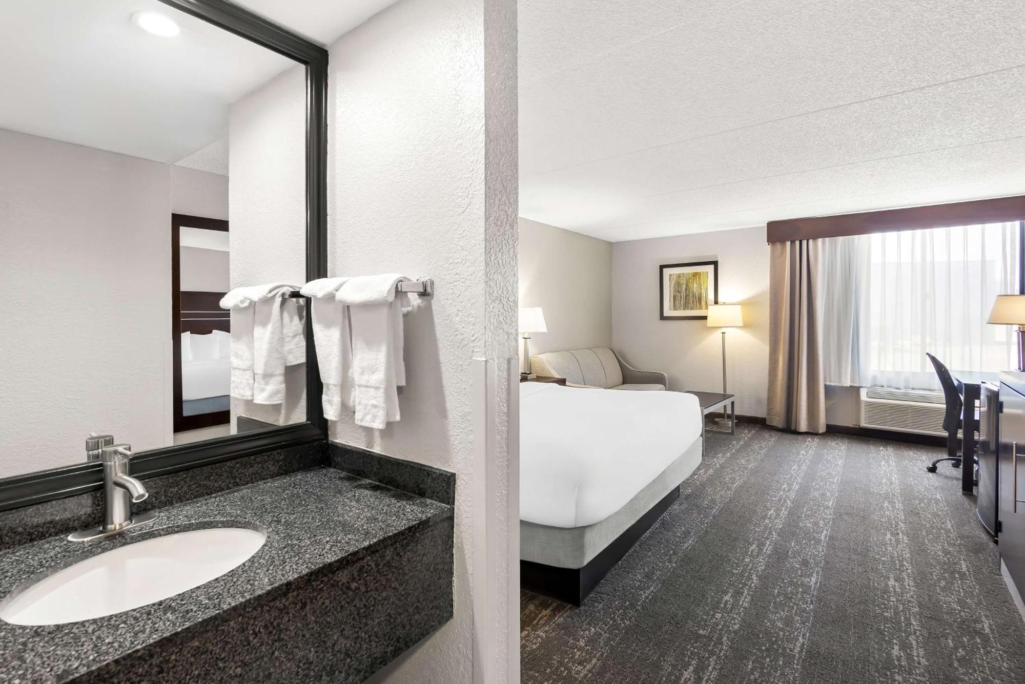 Best Western Luxbury Inn Fort Wayne Exterior photo